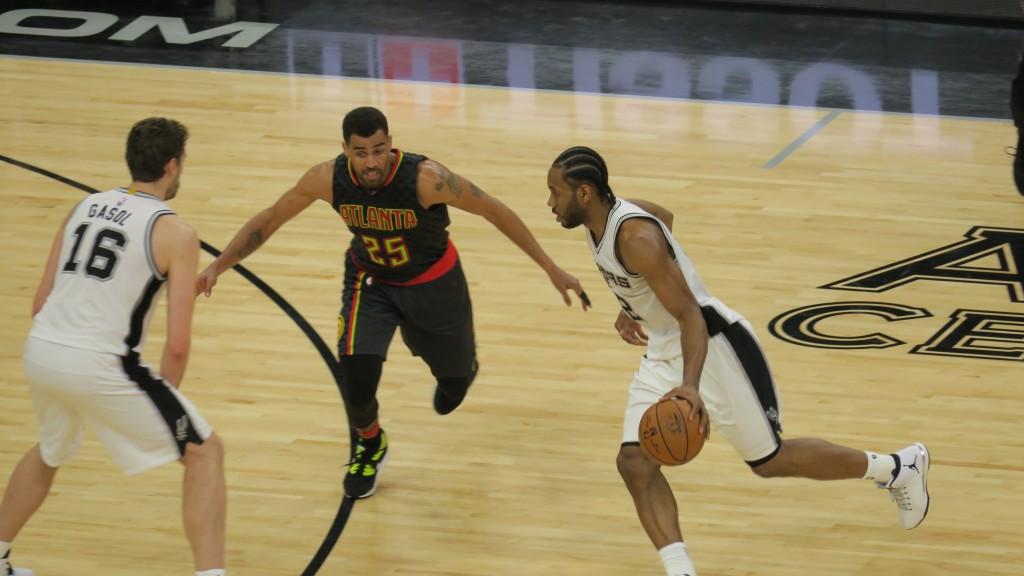 Kawhi drives toward the basket